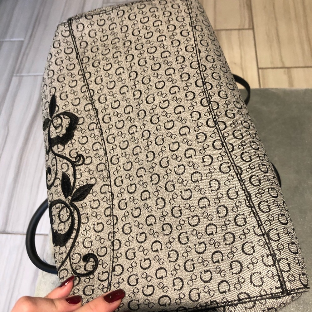 New guess bag